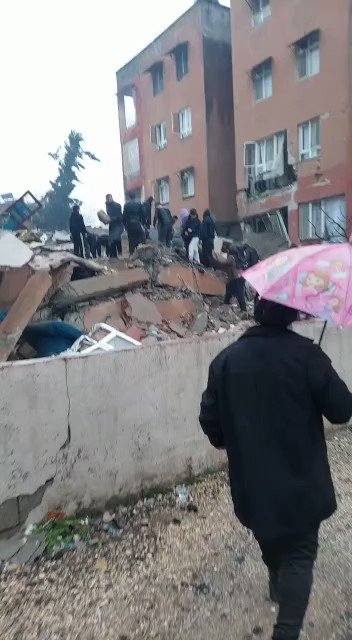 This footage was taken at least three and a half hours after the earthquake. There are no rescue teams from the Turkish Disaster and Emergency Management