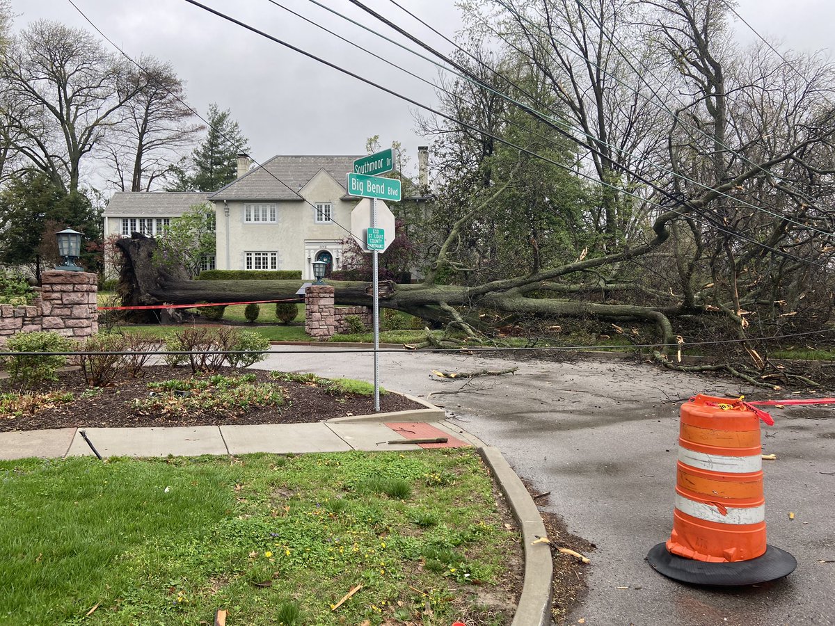 Storm damage, Big Bend and Southmoor. Lights are out at Wydown from the tree hitting the power lines.