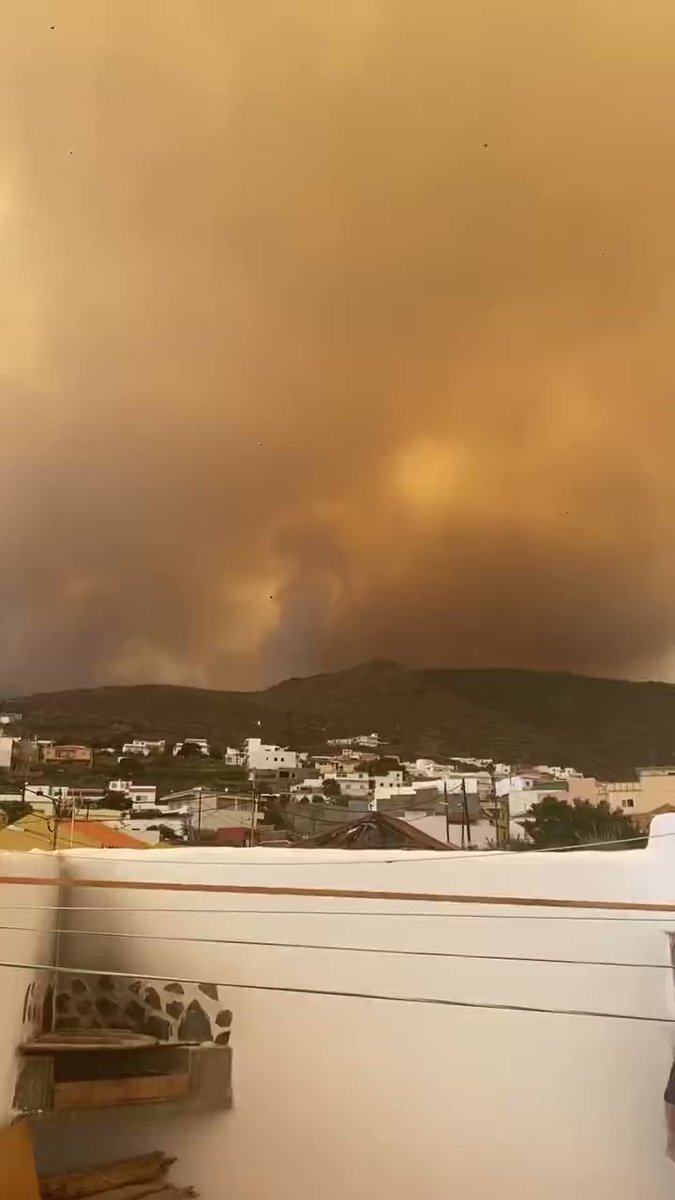 Massive forest fire in Tenerife village of Spain  (16.08.2023)