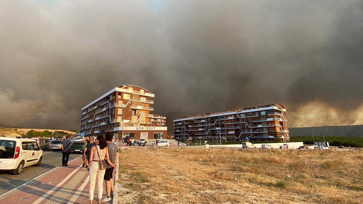 Forest fire in Çanakkale: State hospital is being evacuated, citizens affected by smoke are leaving their homes
