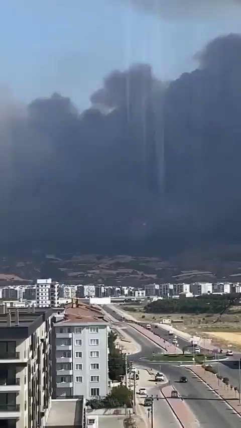 Raging wildfire reaches near city center in Çanakkale, Turkey, hospital and university evacuated