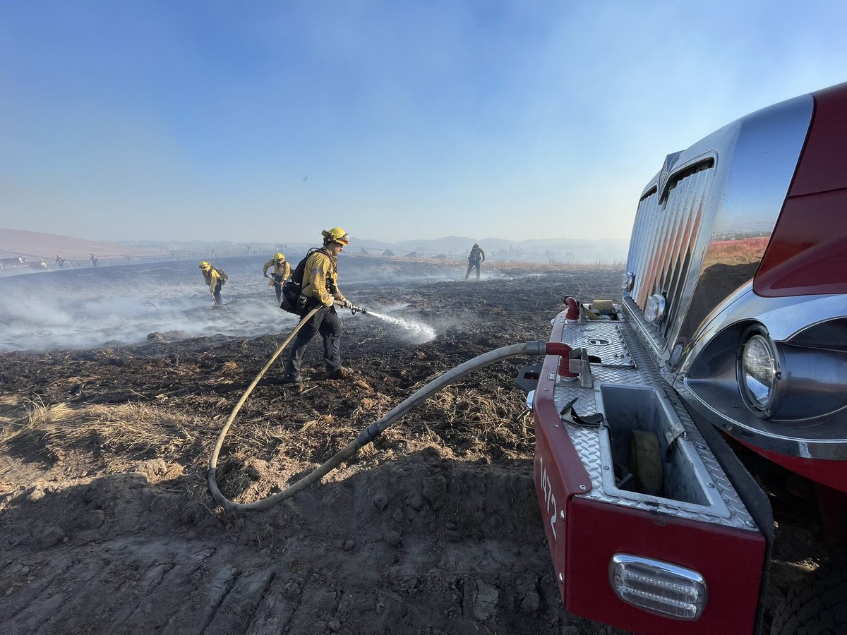 TwoFire : Better mapping shows the fire burned 32.5 acres. It is now 75% contained. Crews will remain at scene past sundown working on heavy mop-up operations