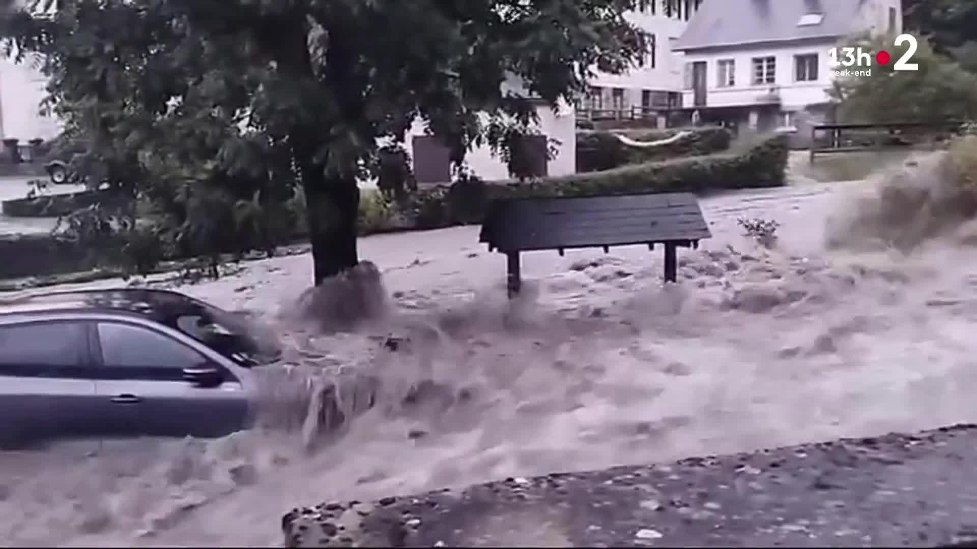 Bad weather hit the Pyrenees on the night of Friday 6 to Saturday 7 September. In the Hautes-Pyrénées, in Lourdes, the sanctuary's grotto is even under water.