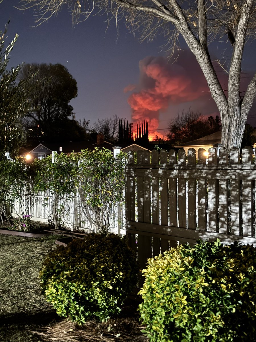 View from Victory/Shoup (1 major street west of Topanga Cyn Blvd; 0.5mi north of the 101 fwy)