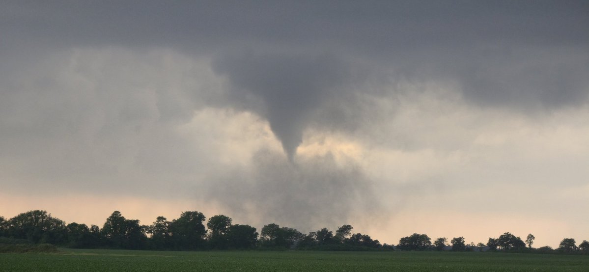 Damaging tornado, north of Sikeston, MO