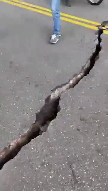 Due to today’s magnitude 6.3 earthquake in Colombia, damage has been reported to the road network between Villavicencio and Yopal. Authorities are warning of possible subsidence and cracks that could disrupt traffic