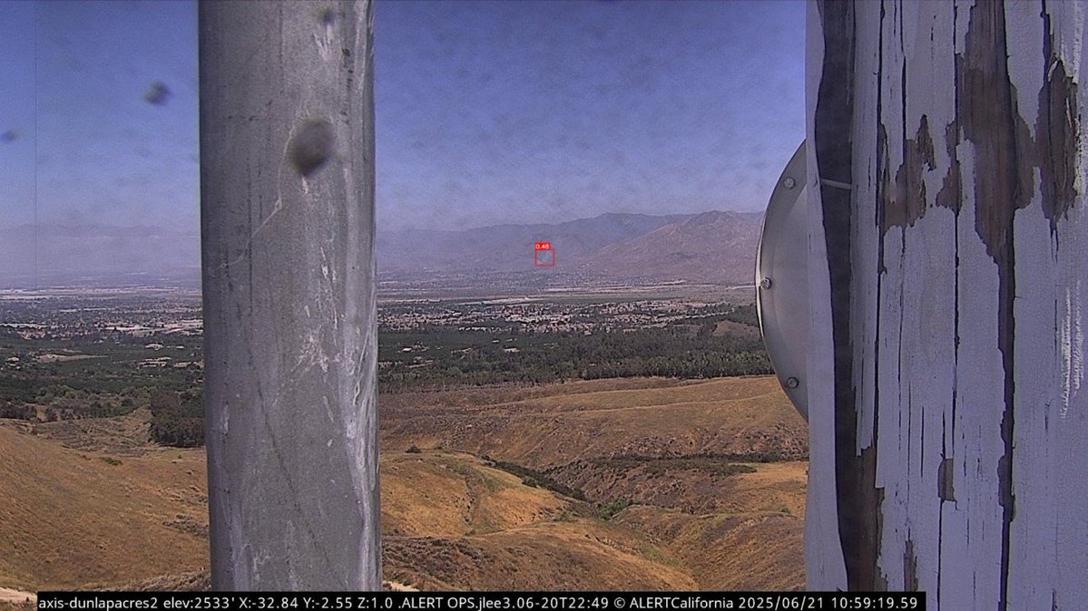 Hwy.330 x/Highland Ave. Highland @CALFIREBDU[New Incident] @CALFIREBDU is aware of smoke visible on the @ALERTCalifornia Dunlap Acres 2 Camera.