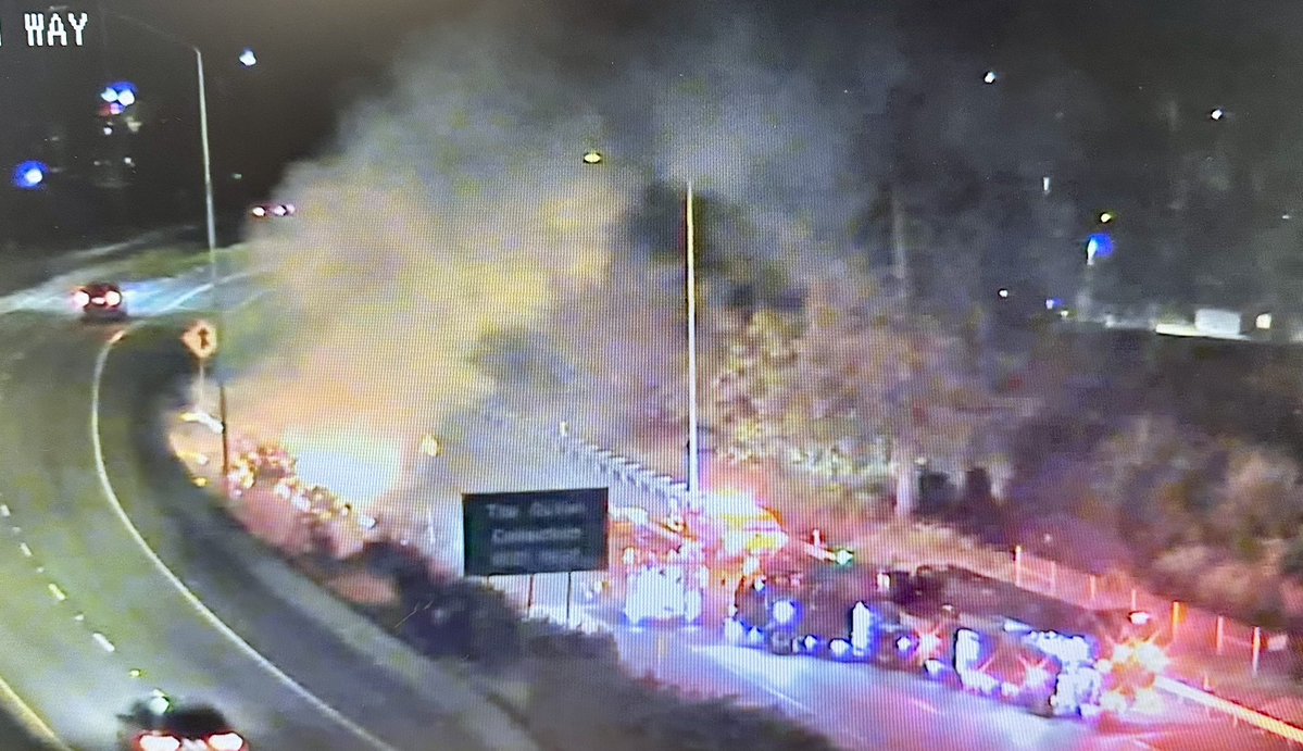 Firefighters fighting brush fire in median of westbound SR 18 at Auburn Way. Appears they’re getting the quick upper hand