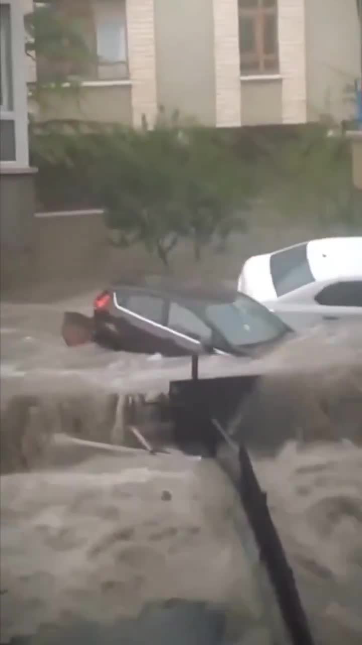 This evening: Heavy rainfall triggered severe street flooding in Keçiören, creating dangerous conditions for drivers. Several vehicles were carried away by the forceful currents.  Keçiören, Ankara, Turkey