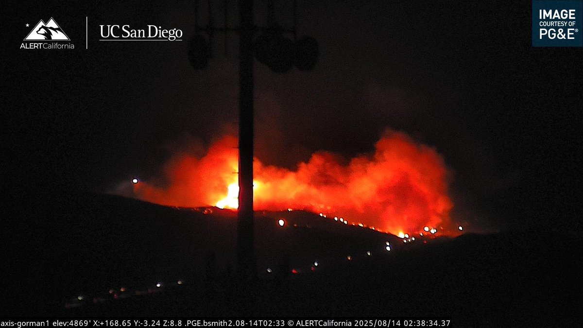 KingFire The Southern Flank of the Fire got in Alignment still making a Hard Push towards Smokey Bear Road with Erratic Winds, Objective is to keep it from Crossing the I-5.ANF Fire Watch 51 and VCFD (QRF) Helitanker 40 is enroute.