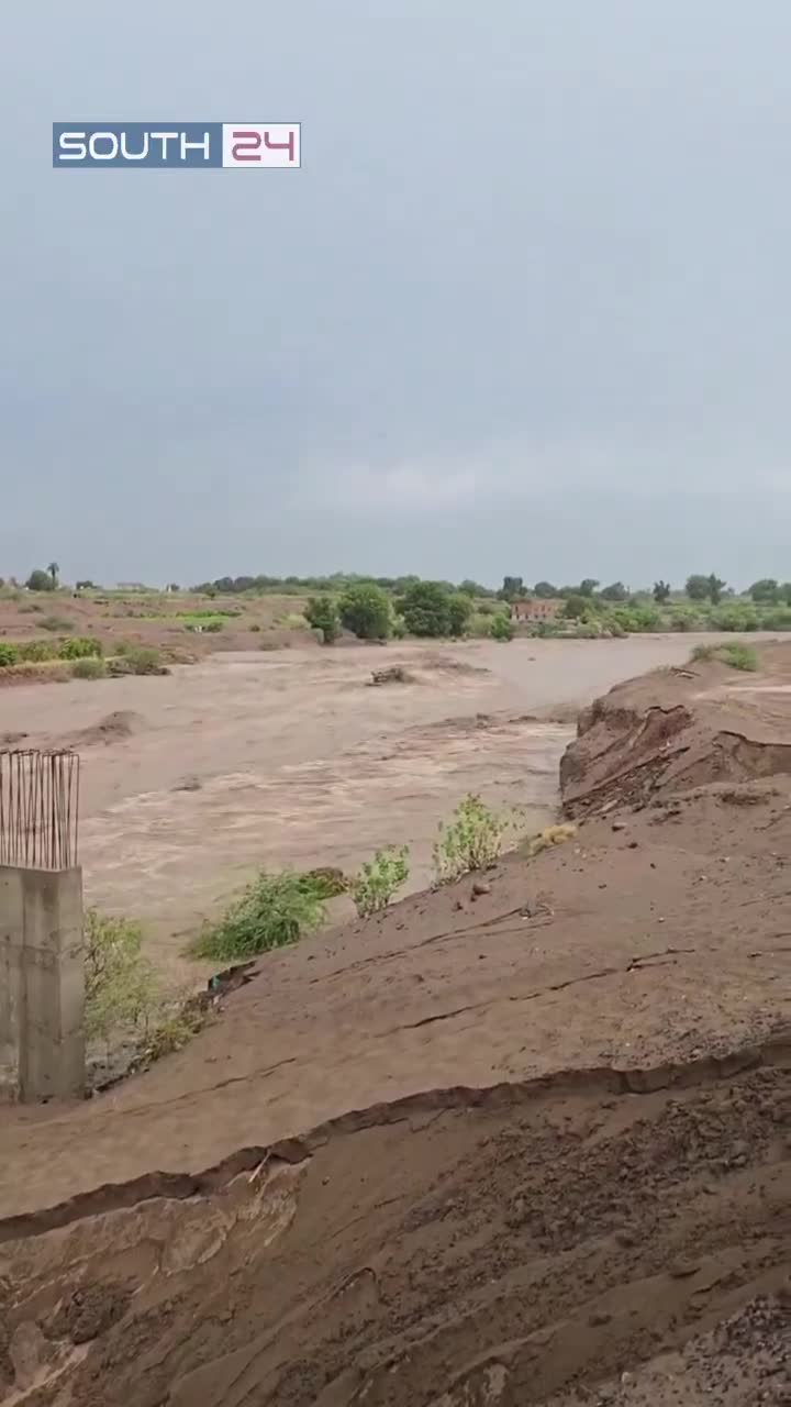 Residents: Massive floods hit the Tuban district of Lahj for the first time in years.