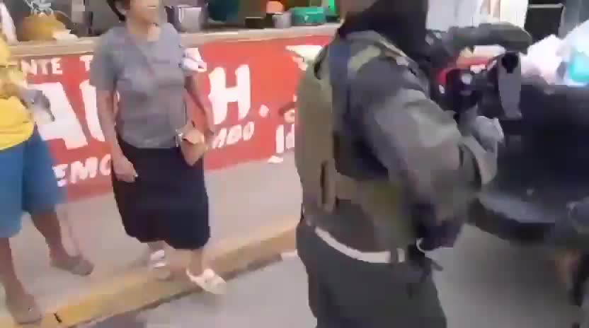 CJNG openly distributing blankets to victims of the floods in victims in Tihuatlán, Veractuz