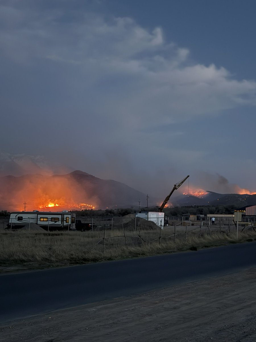 GoshenCanyonFire Human-caused, under investigation. ~400 acres;   Wind pushing fire N/E into Juab Co. Crews/dozers building line. 3 homes south of Goshen evacuated for safety