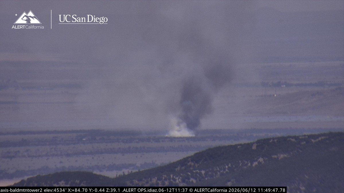 From Copter 22 the Fire is 3 acres, Moderate Rate of Spread, Potential for 10 acres, No Structures are Threatened.This was Reported as a Structure Fire but this has now changed to a Brush Response. Copter 22 is overhead, LACoFD Copter 11, Helitanker 55, Intel 76 is getting dispatched. x.com/danielfiretruc&hellip;