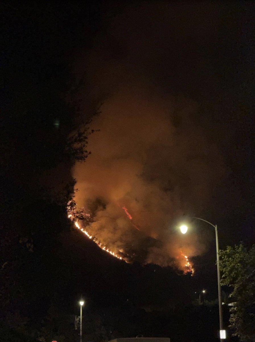 Azusa / California New Brush fire in the Azusa Foothills, the AvaFire is 4 acres, medium fuels slow rate of spread. The CH-47 is overhead along with LA County Fire Helo's